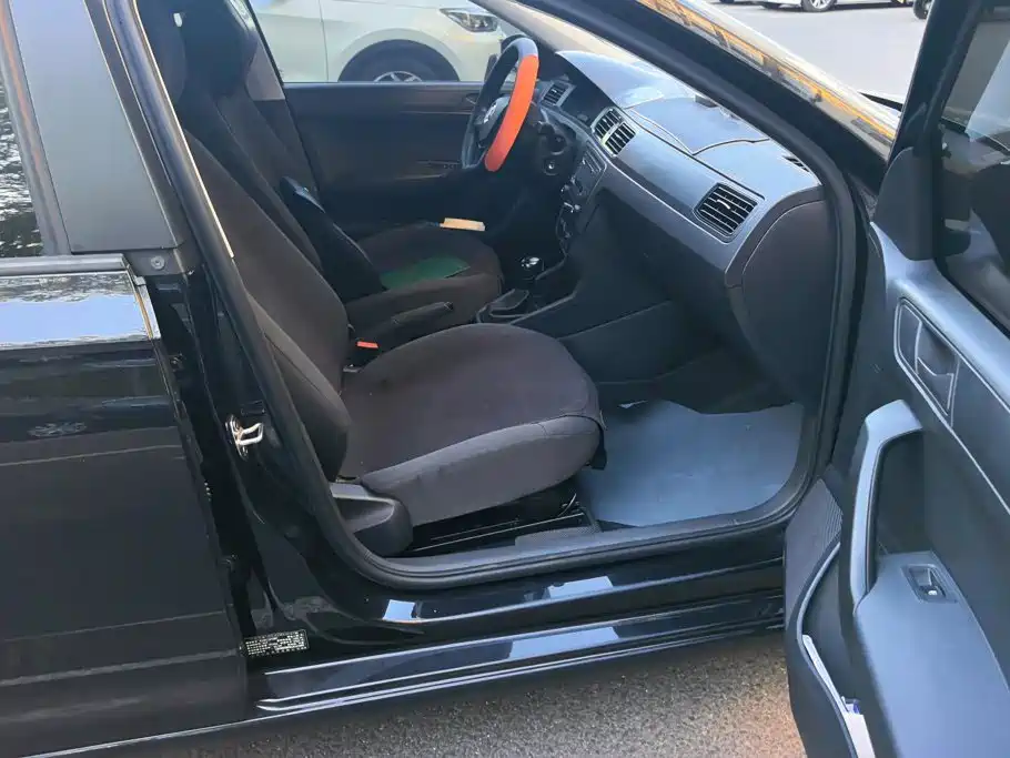 Volkswagen Santana — миниатюра 8