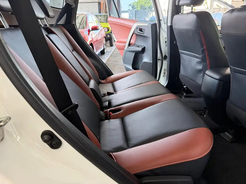Toyota RAV4 — миниатюра 15