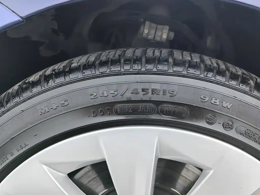 Tesla Model S — миниатюра 24