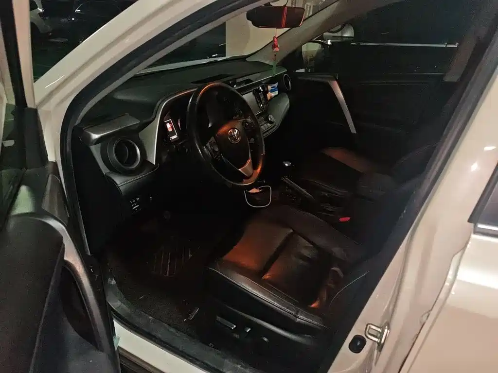 Toyota RAV4 — миниатюра 17