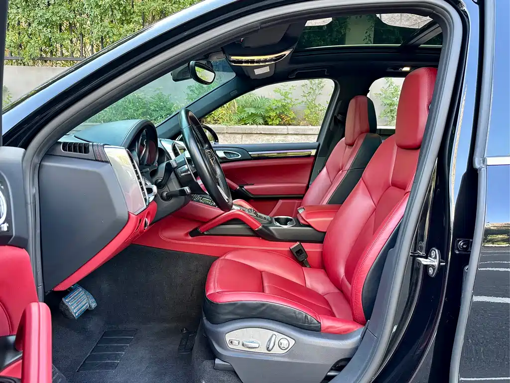 Porsche Cayenne — миниатюра 6