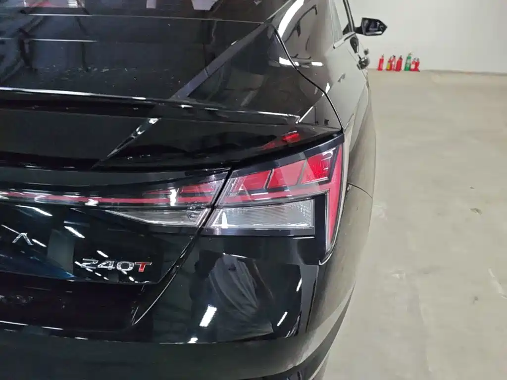 Hyundai Elantra — миниатюра 8
