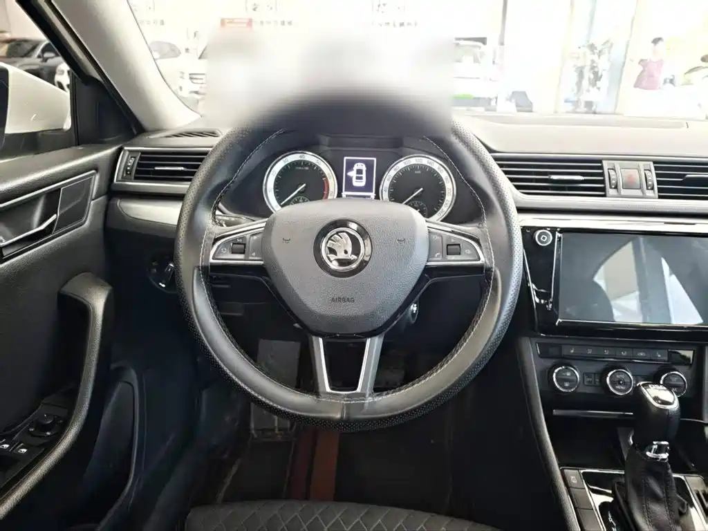 Skoda Superb — миниатюра 11