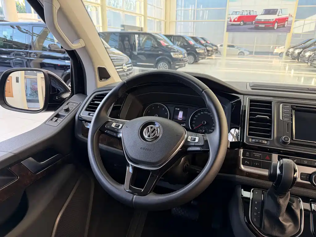 Volkswagen Multivan — миниатюра 8