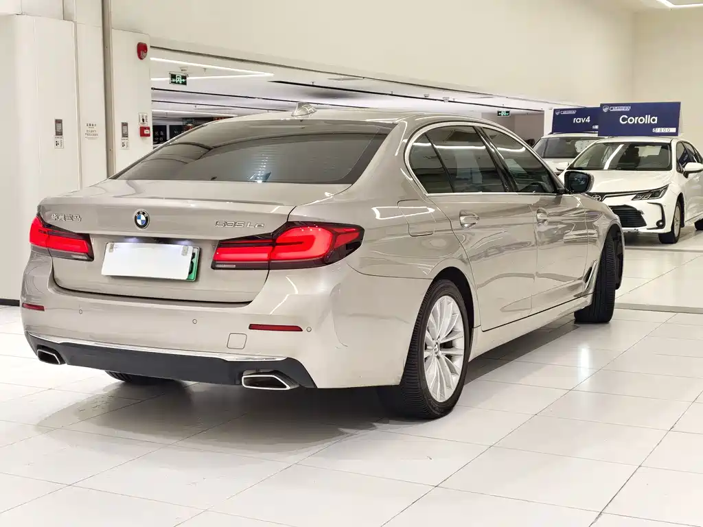 BMW 5 Series New Energy — миниатюра 9