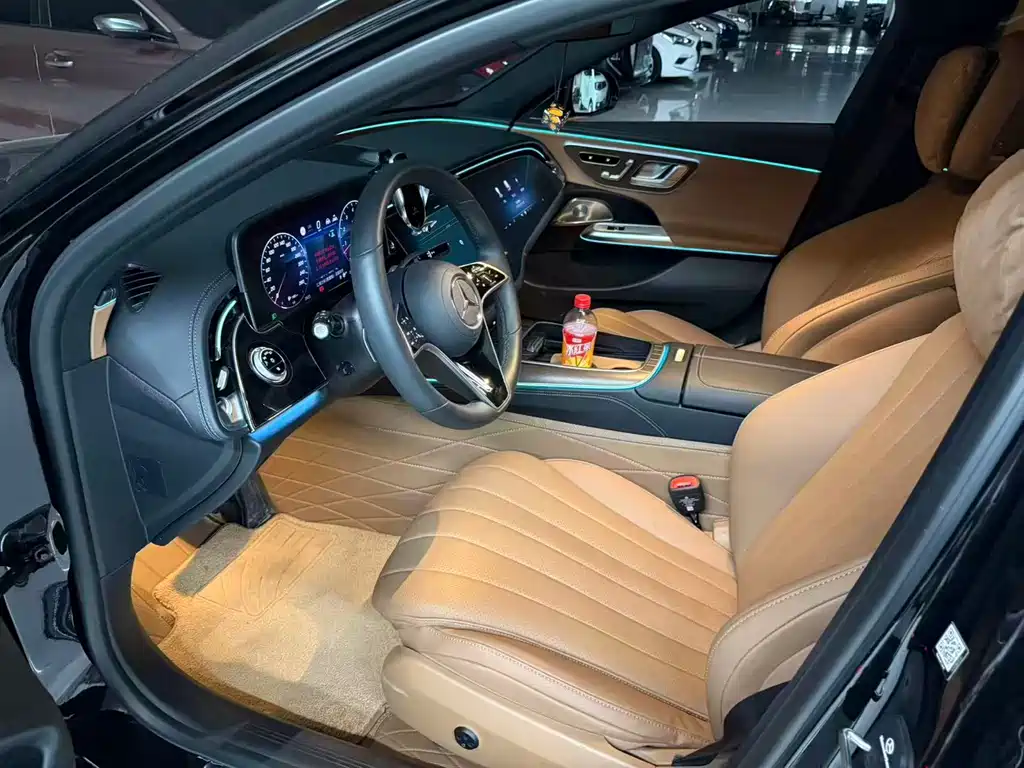 Mercedes-Benz E-Class — миниатюра 5