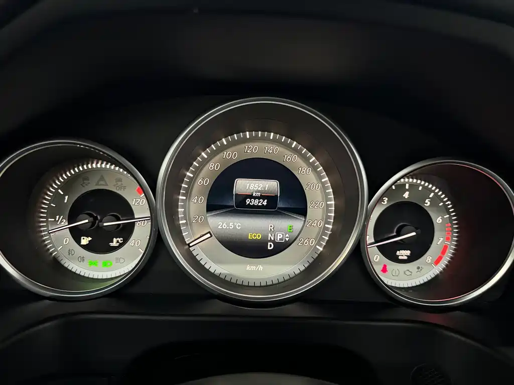 Mercedes-Benz E-Class — миниатюра 4
