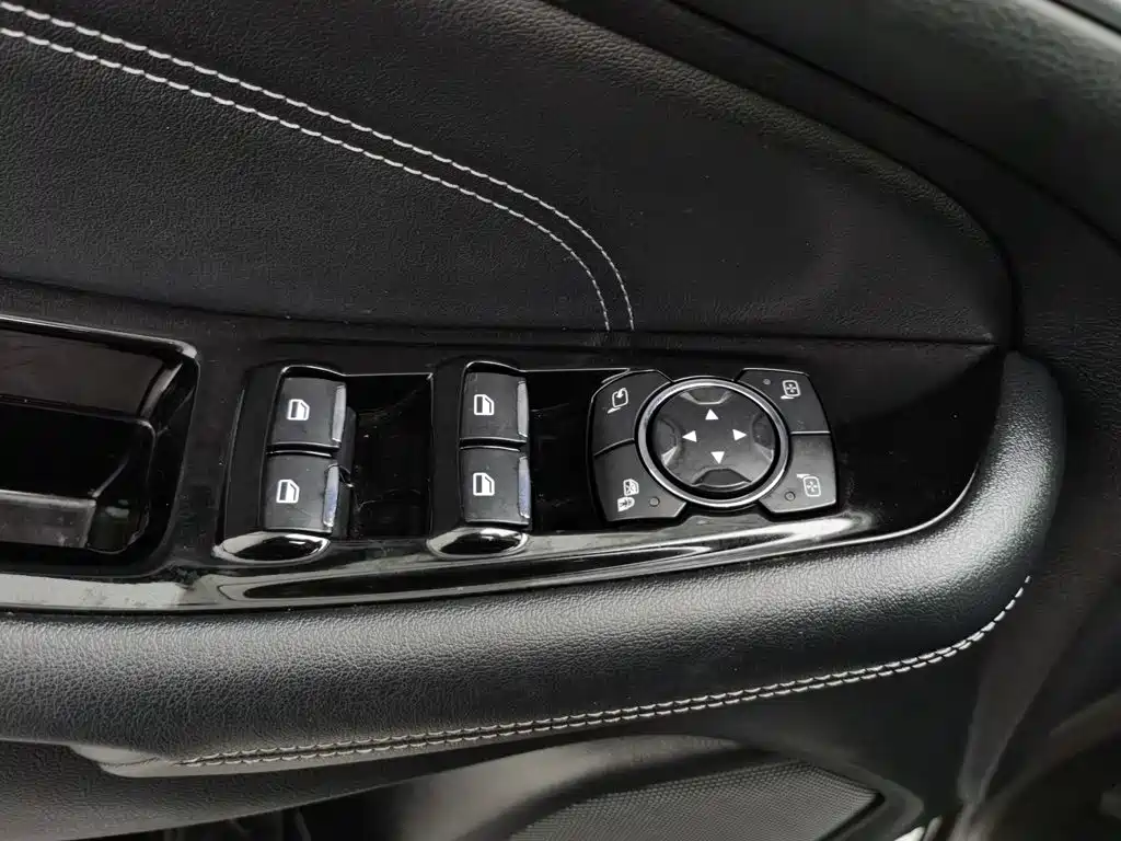 Ford Edge — миниатюра 9