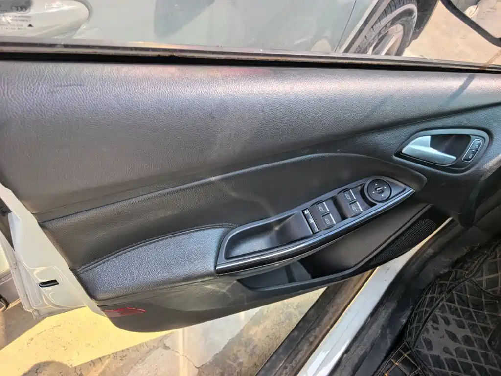 Ford Focus — миниатюра 7