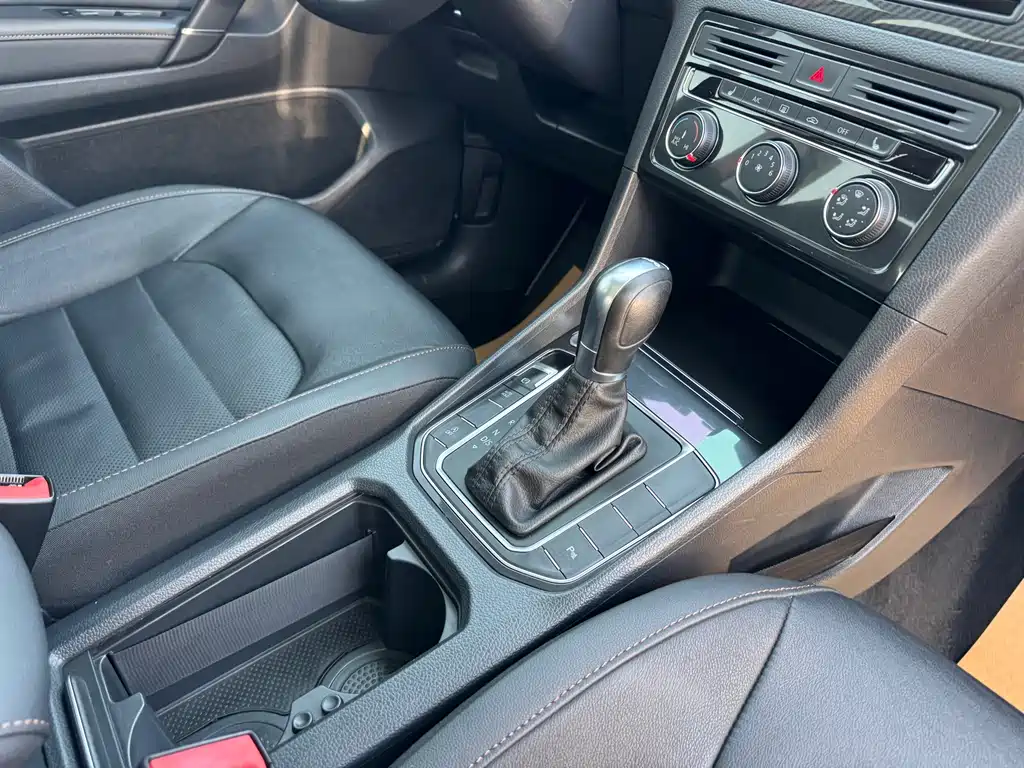 VOLKSWAGEN GOLF*JIAYU