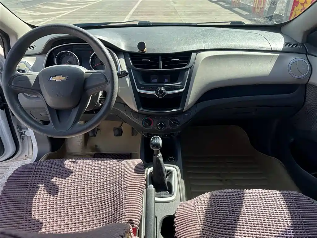 Chevrolet Sail 2015 3 1.5L MT