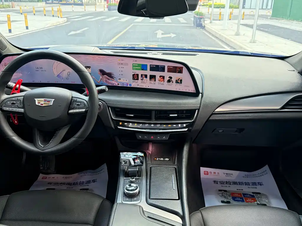 Cadillac CT5 — миниатюра 5