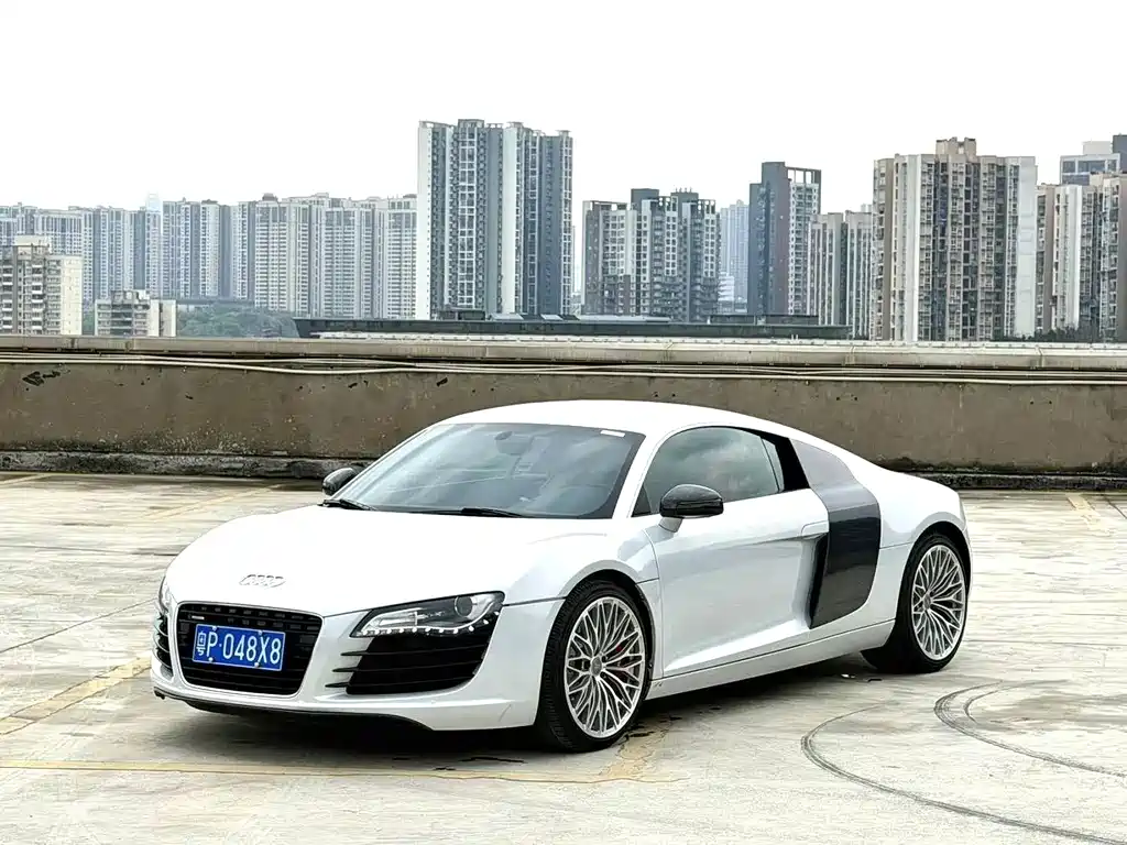 Купить Audi R8