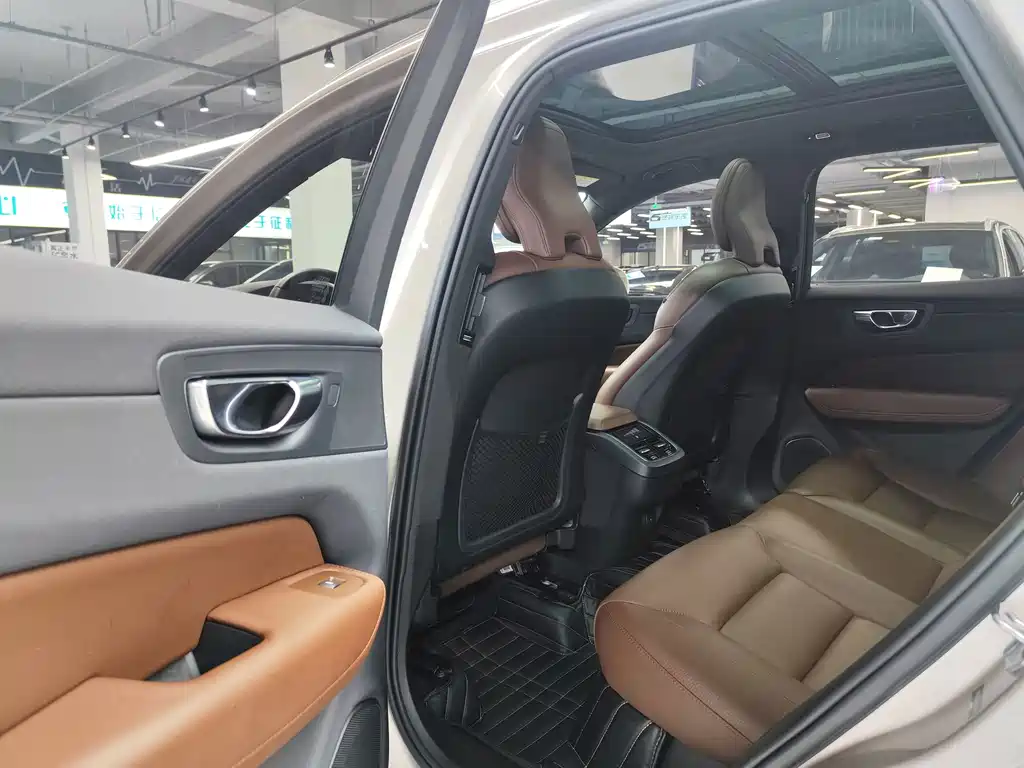 Volvo XC60 — миниатюра 8