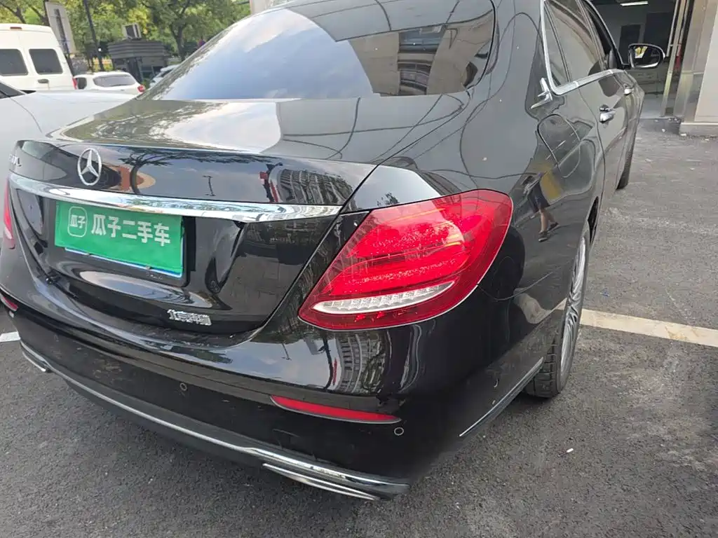 Mercedes-Benz E-Class — миниатюра 8