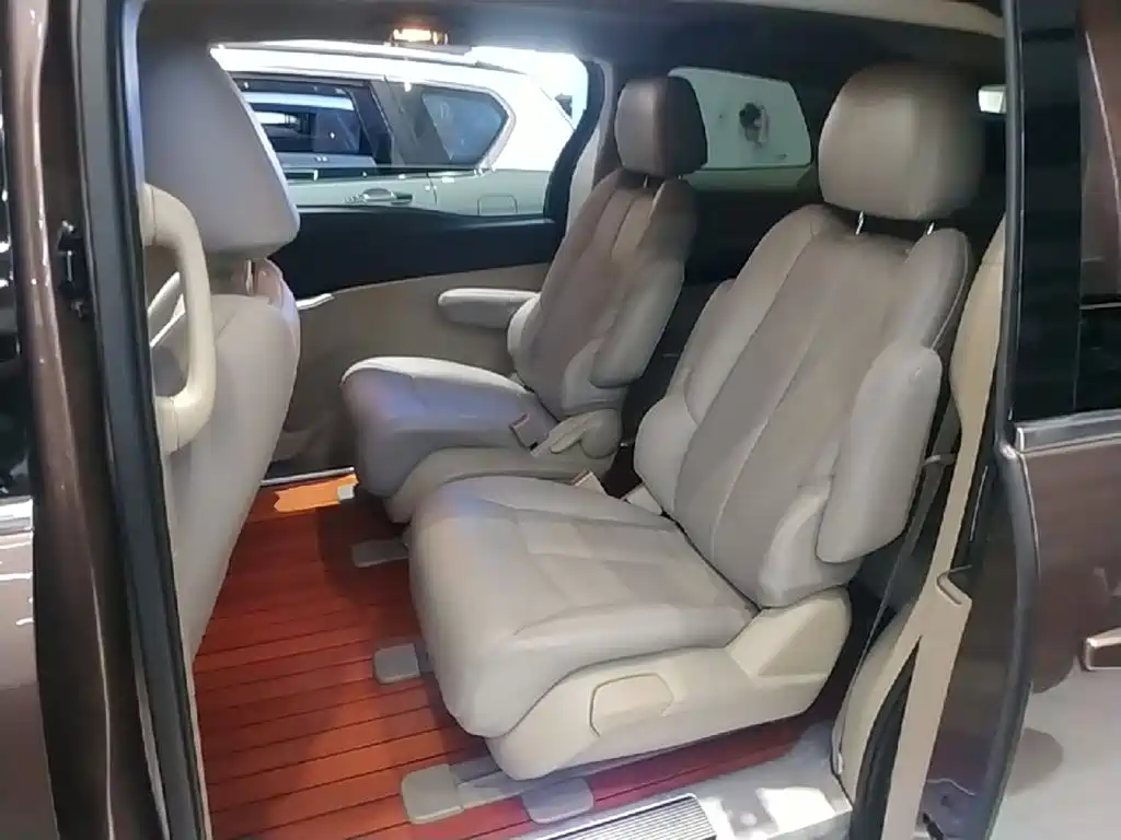 Buick GL8 — миниатюра 17