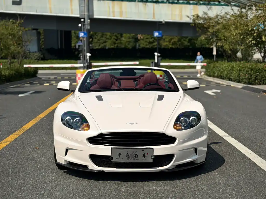 Aston Martin DBS — миниатюра 2