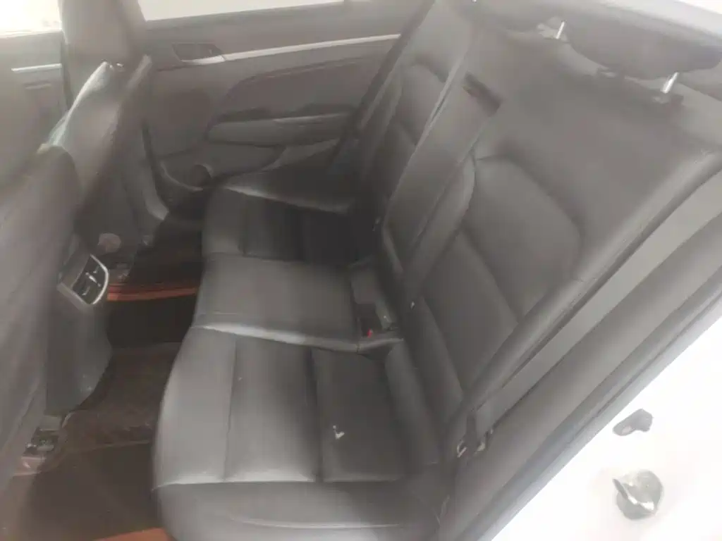 Hyundai Elantra — миниатюра 17