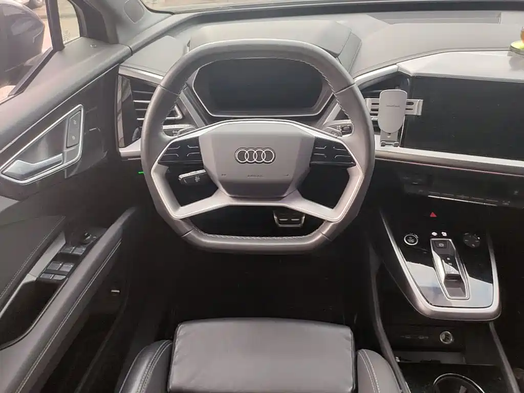 Audi Q4 e-tron — миниатюра 11