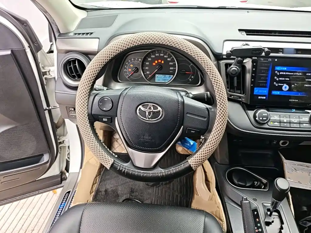 Toyota RAV4 — миниатюра 11