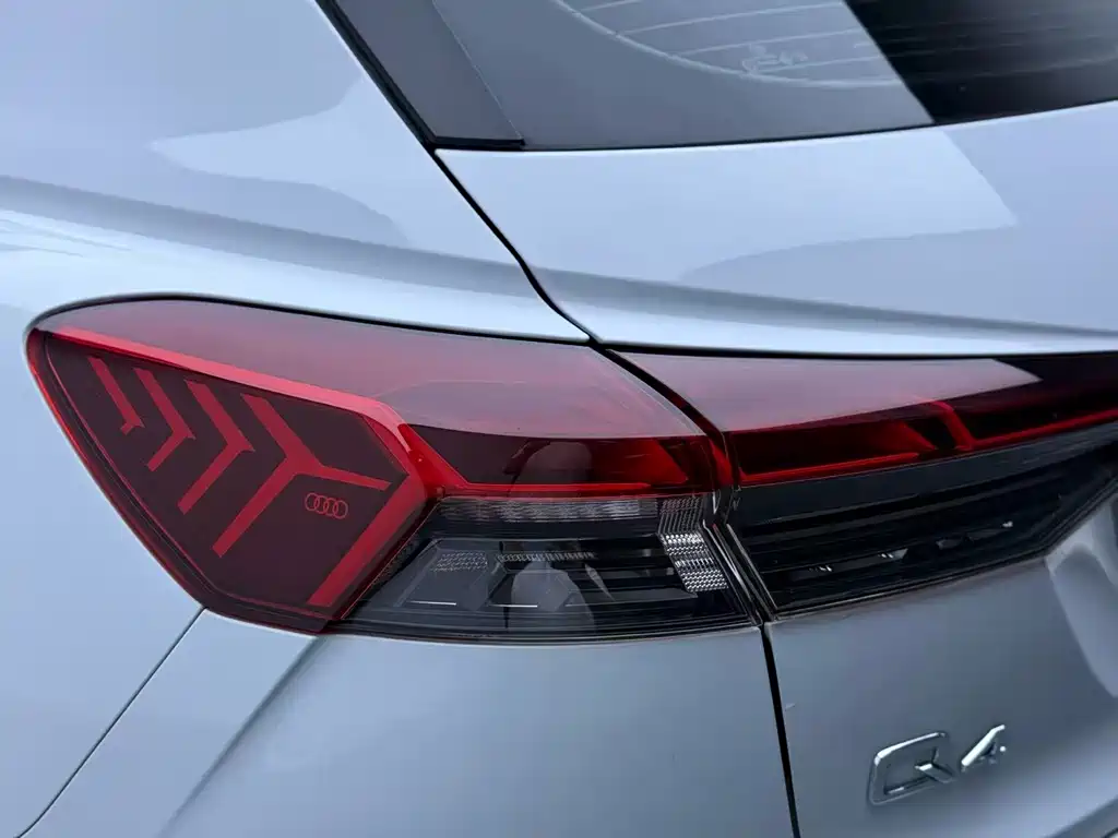 Audi Q4 e-tron — миниатюра 18