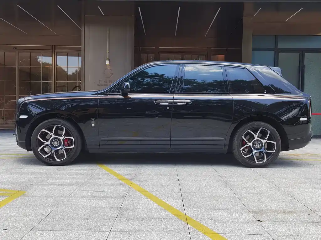 Rolls-Royce Cullinan 2018 мест