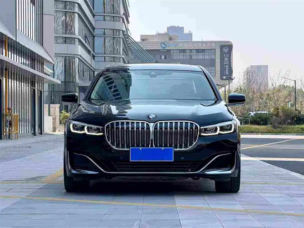 BMW 7 Series — миниатюра 2