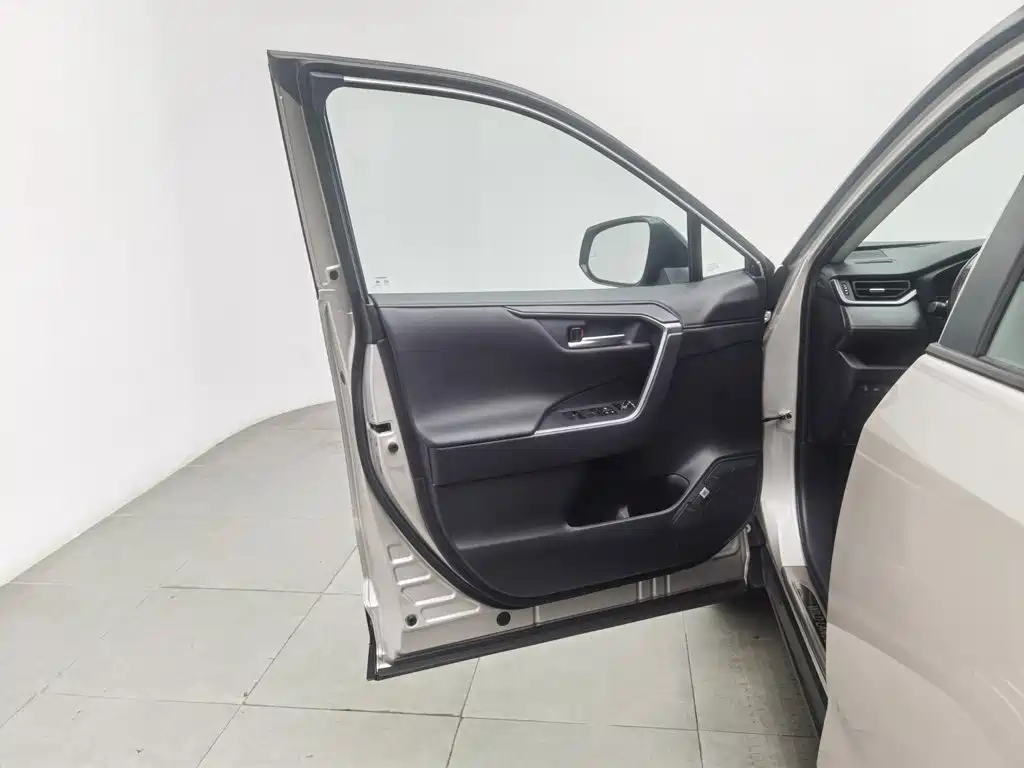 Toyota Wildlander New Energy — миниатюра 8