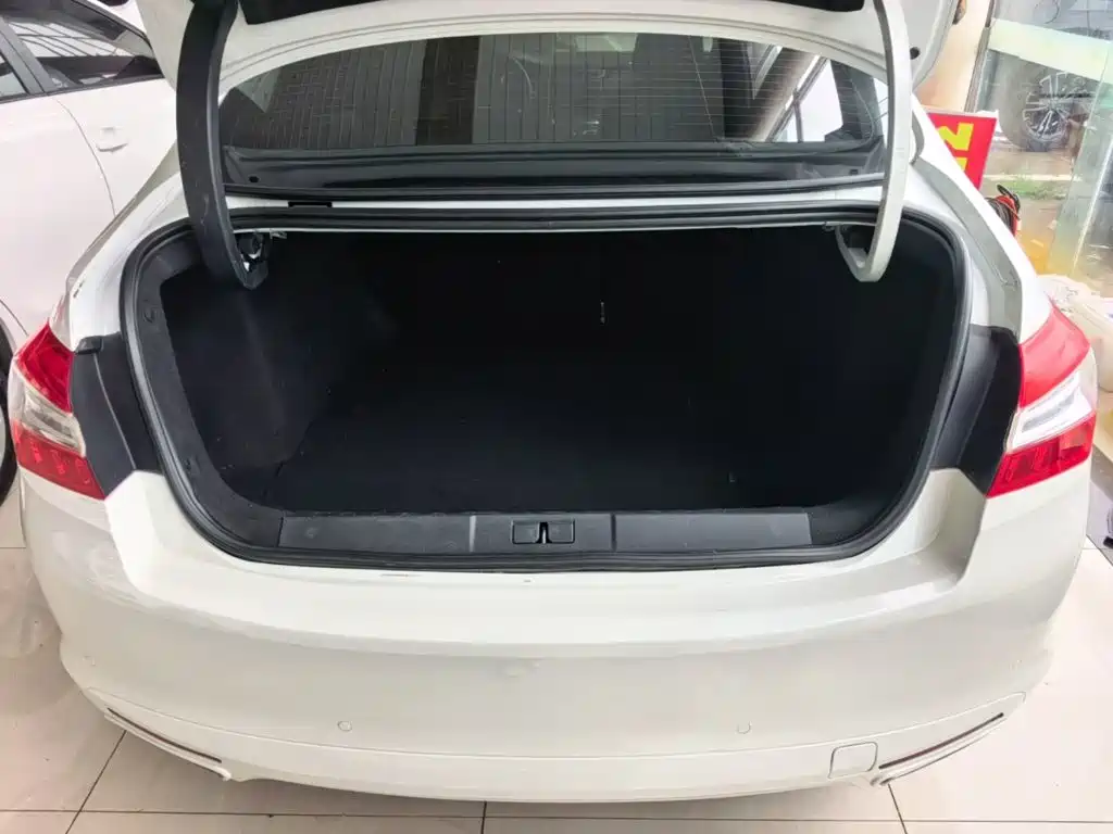 Peugeot 408 — миниатюра 19