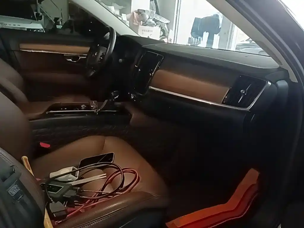 Volvo S90 — миниатюра 25