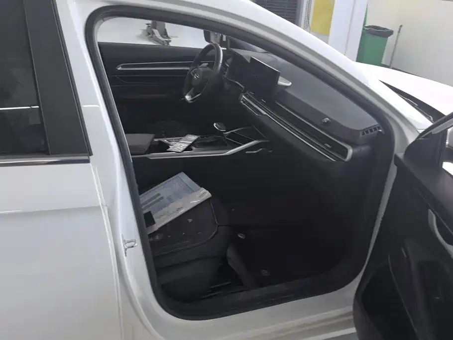 Geely Emgrand — миниатюра 8