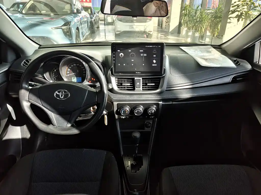 Toyota Yaris L — миниатюра 10
