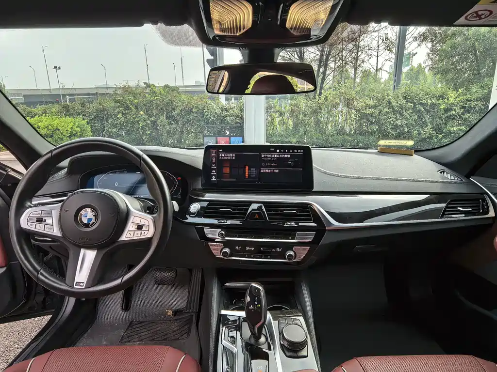 BMW 5 Series — миниатюра 11
