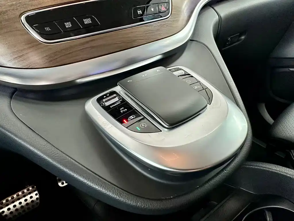 MERCEDES-BENZ V CLASS