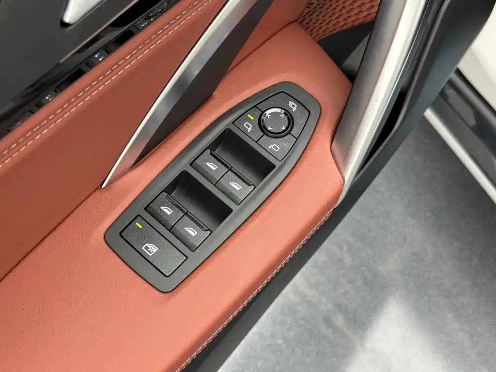 BMW iX1 — миниатюра 12