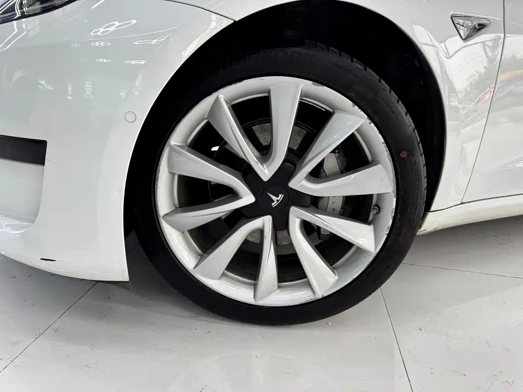 Tesla Model 3 — миниатюра 2