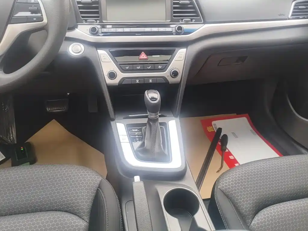 Hyundai Elantra — миниатюра 14