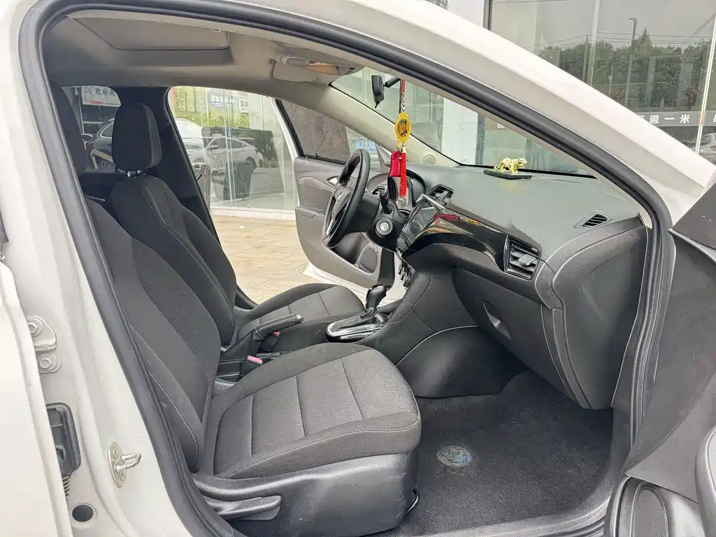 Buick Excelle — миниатюра 9