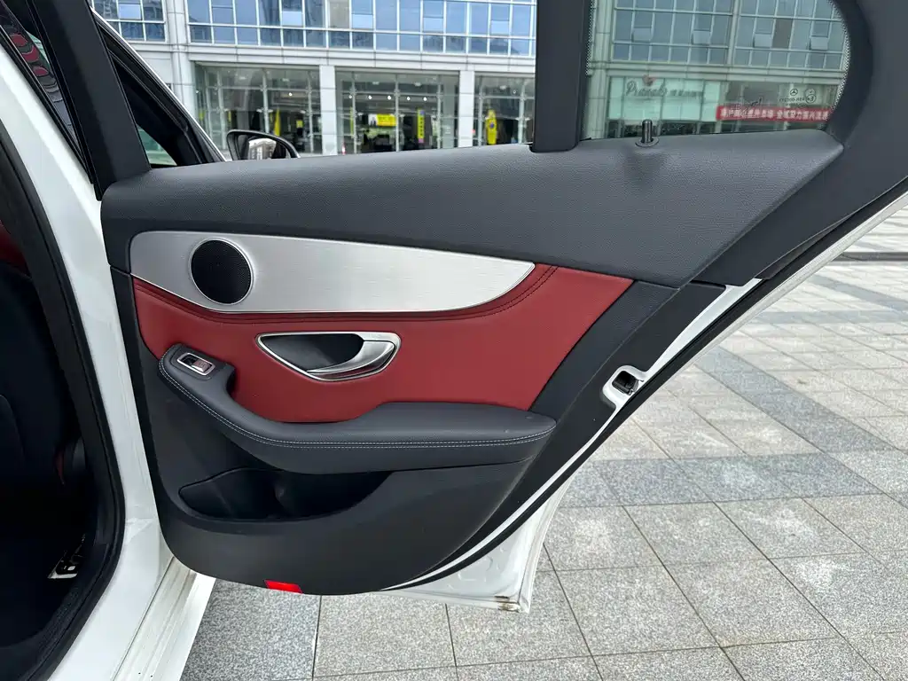 Mercedes-Benz C-Class — миниатюра 21