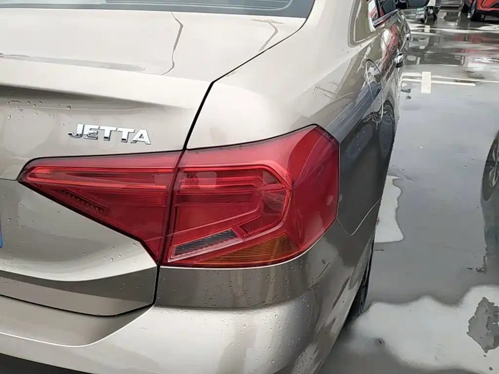 Volkswagen Jetta — миниатюра 8