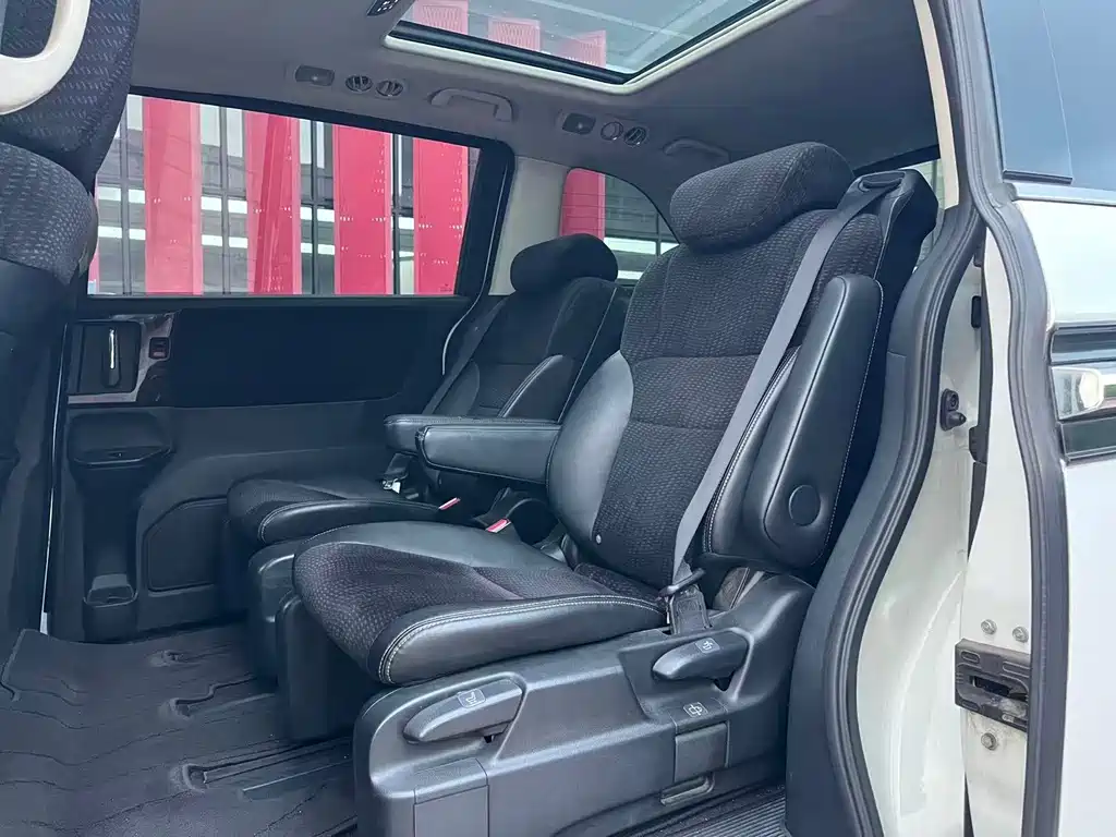 Honda Elysion — миниатюра 10