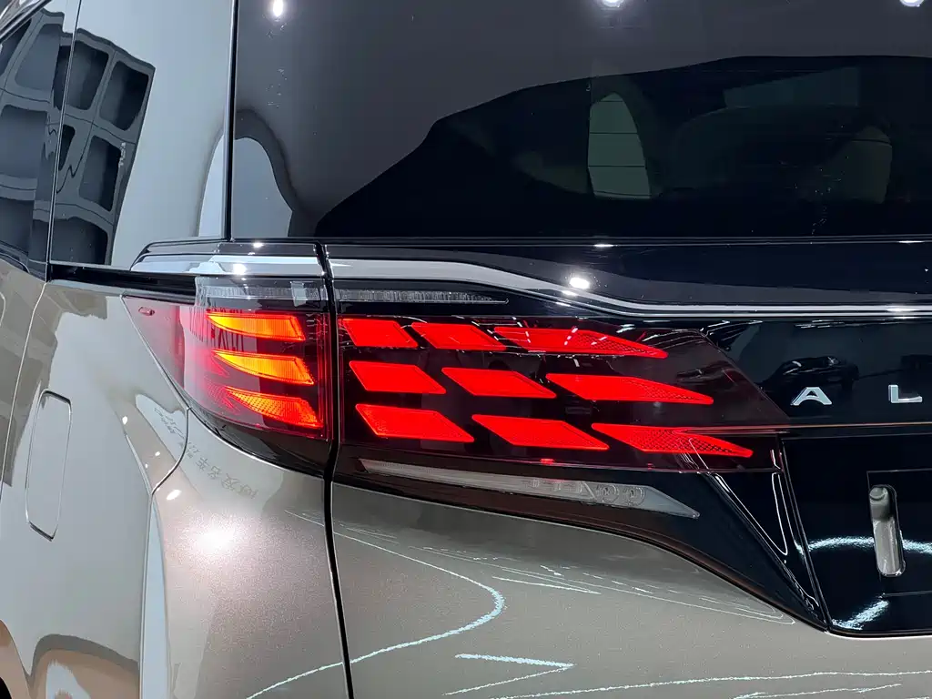 Toyota Alphard 2025 2.5L Premium