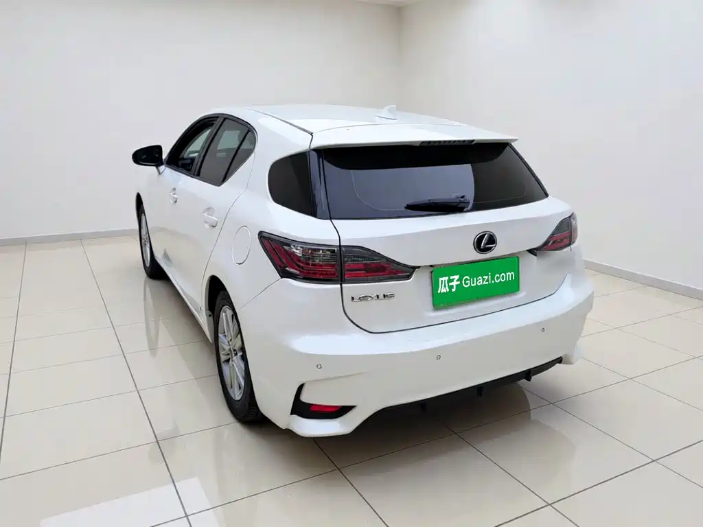Lexus CT — миниатюра 4