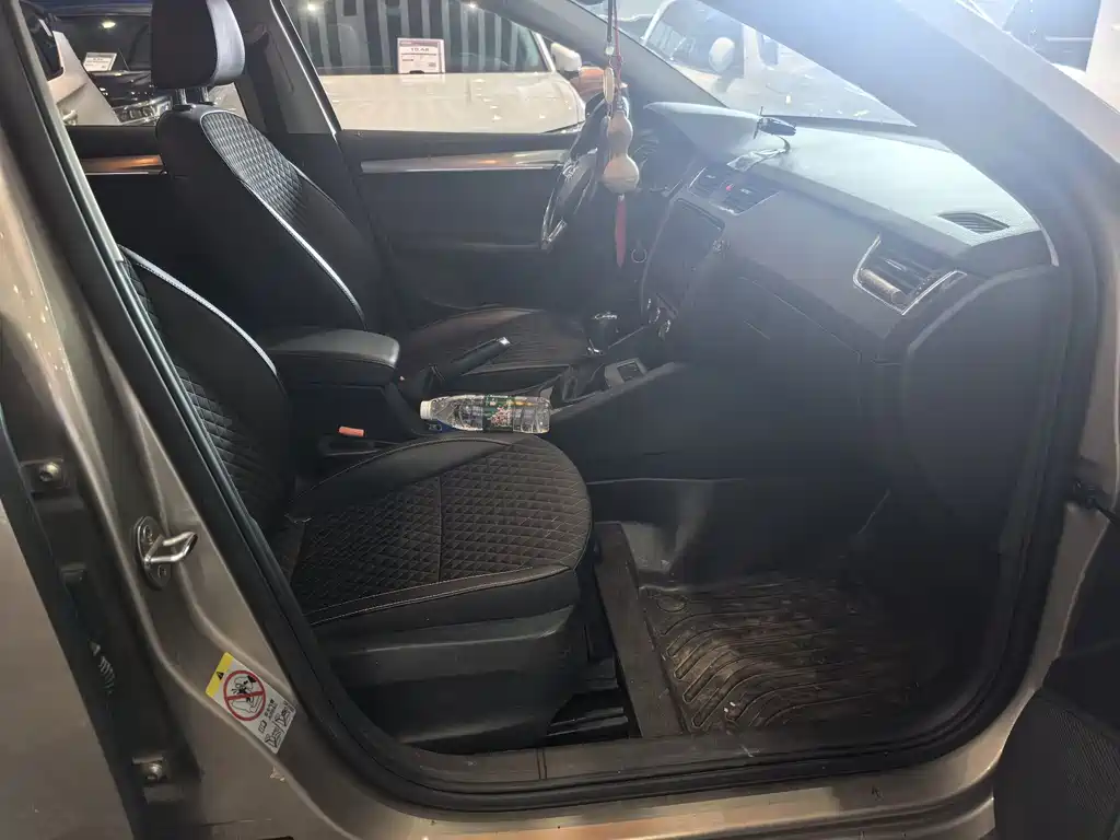Skoda Octavia - фото 9
