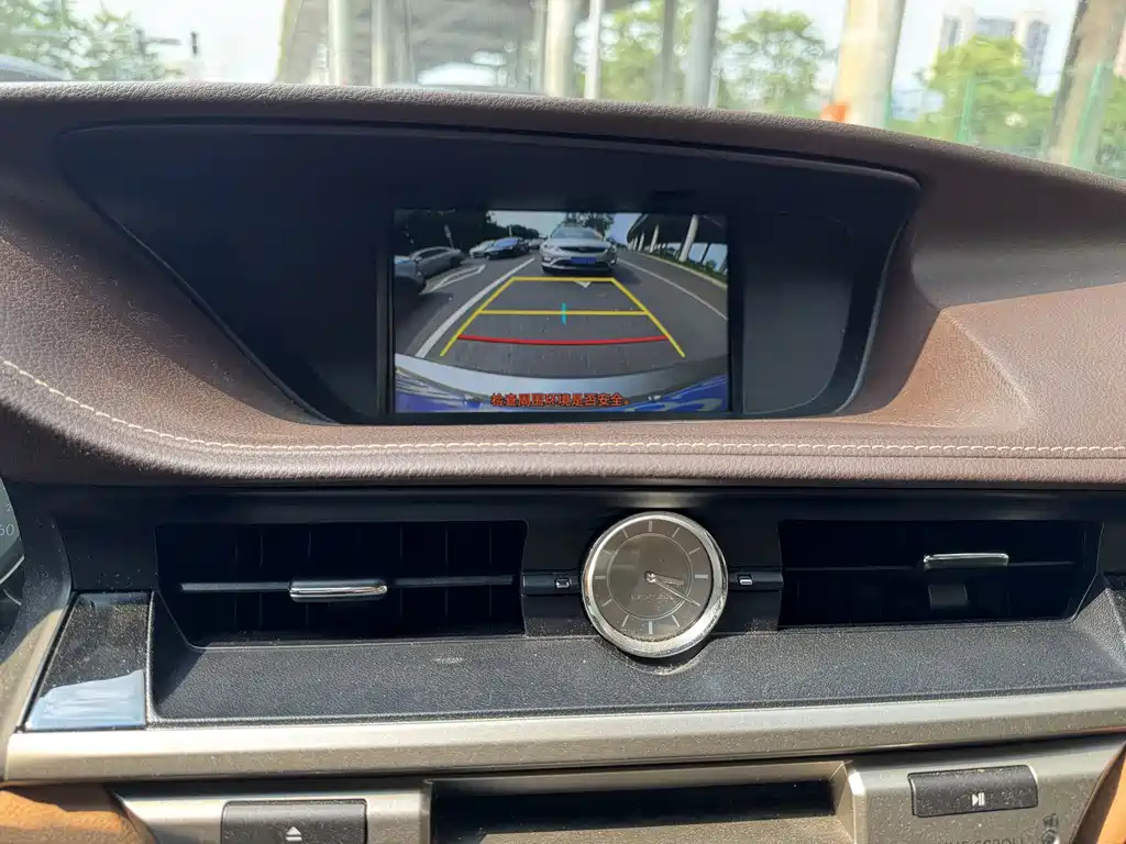 Lexus ES — миниатюра 14