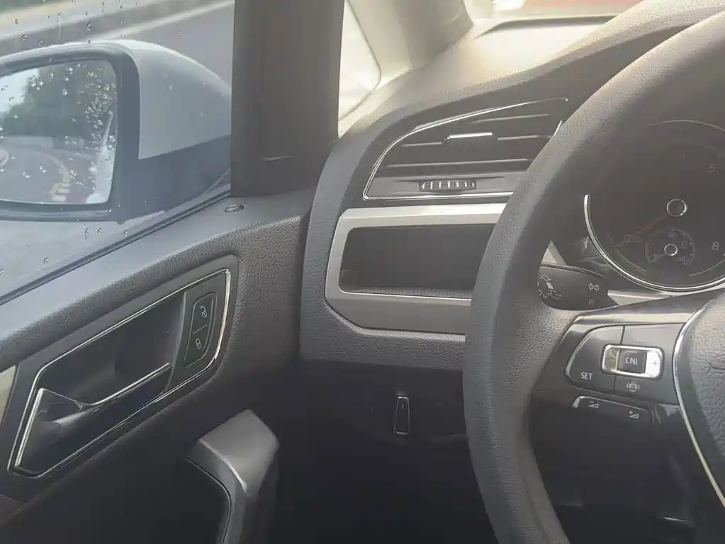 Volkswagen Touran — миниатюра 20