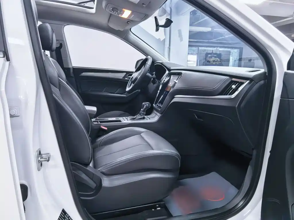 Roewe RX5 — миниатюра 7