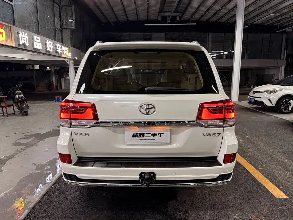 Toyota Land Cruiser 2016 5.7L