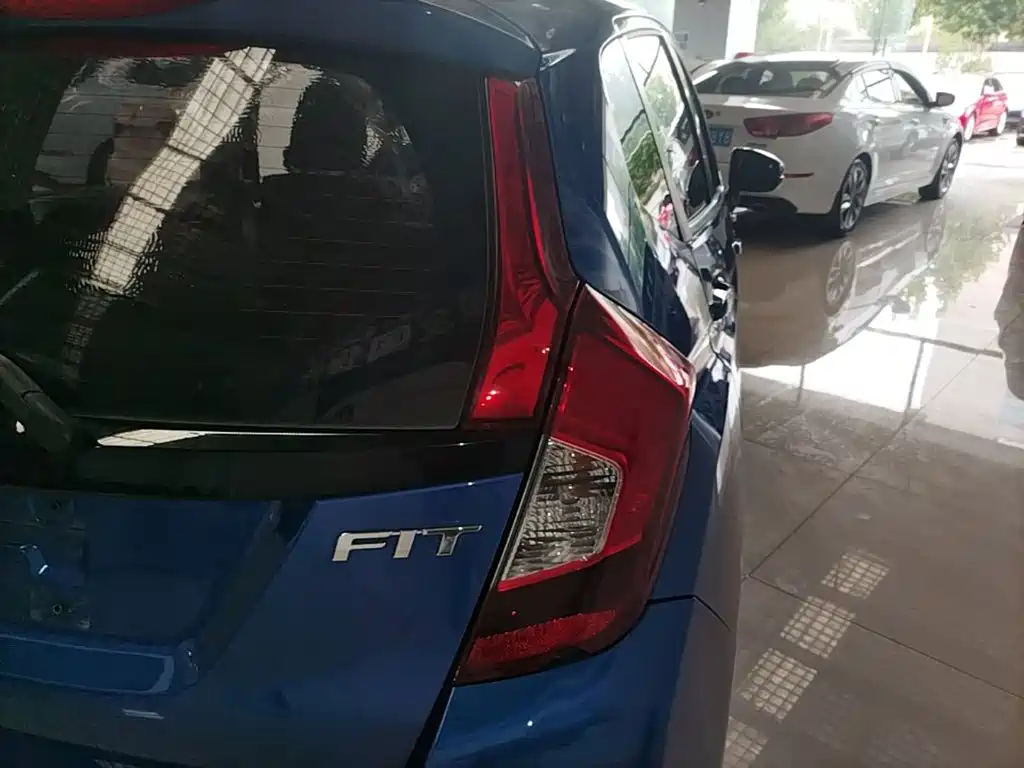 Honda Fit — миниатюра 8
