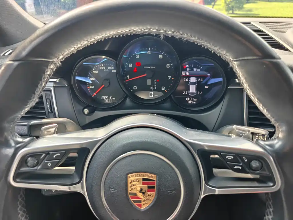 Porsche Macan — миниатюра 15